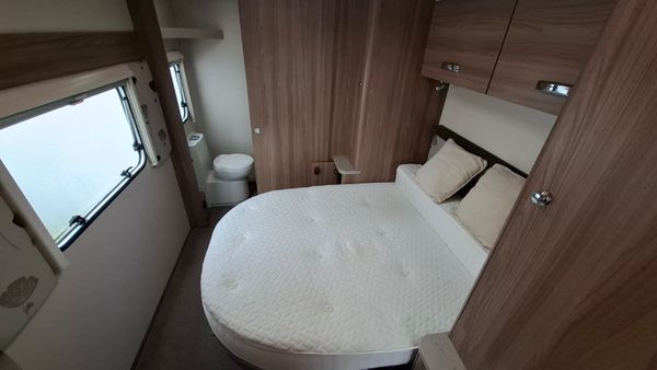 Swift Coastline Esprite Island Bed Caravan 379551711