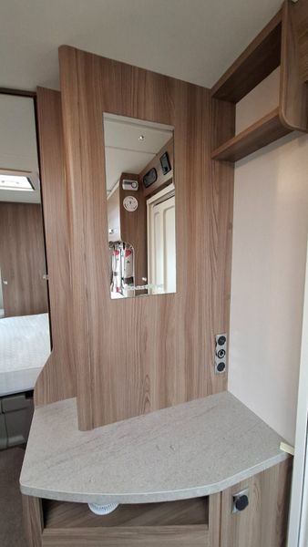 Swift Coastline Esprite Island Bed Caravan 379551715