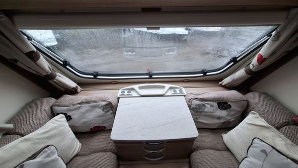 Swift Coastline Esprite Island Bed Caravan 379551716