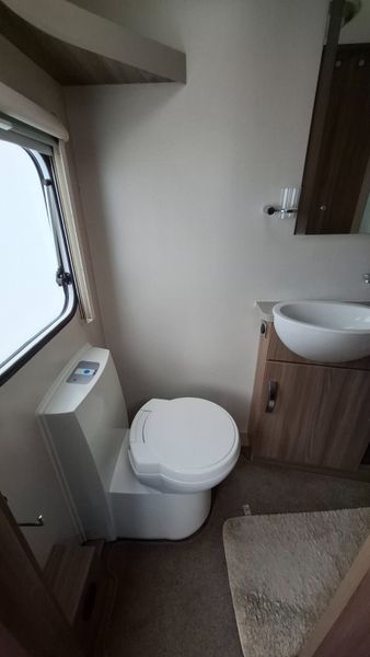 Swift Coastline Esprite Island Bed Caravan 379551720