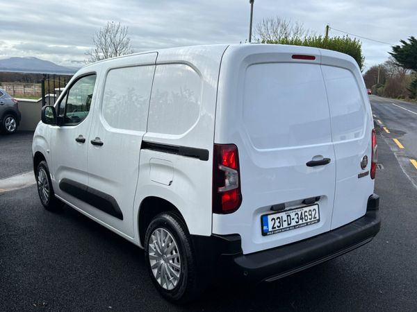 New Model Fiat DOBLO Tecnico Plus only 61000 kms 379561788