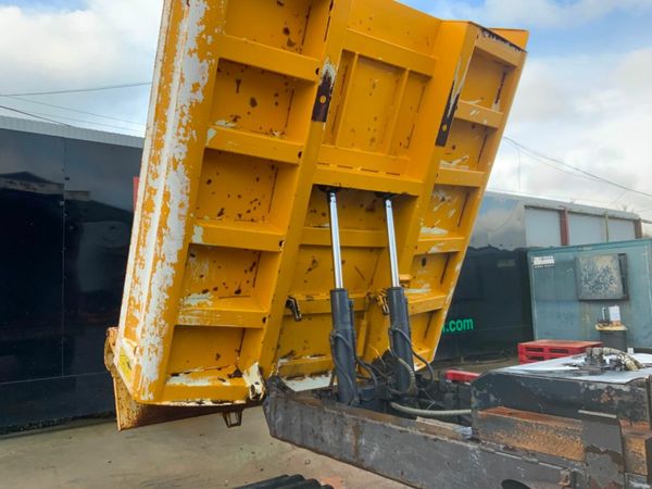 2004 HITACHI EG40r SWIVEL TRACK DUMPER. 379576560