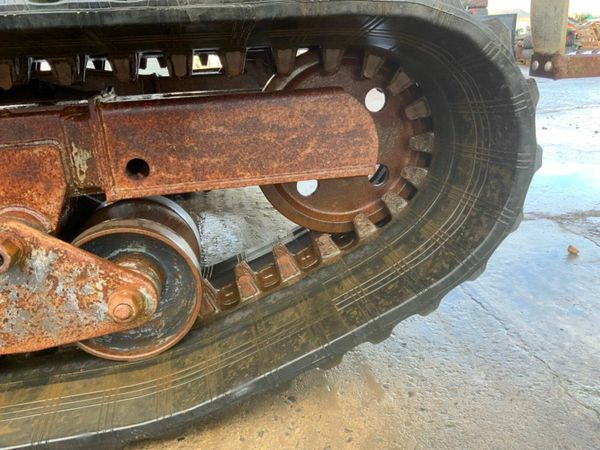 2004 HITACHI EG40r SWIVEL TRACK DUMPER. 379576565