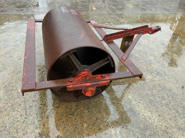 OLD STYLE CAST IRON TOW BEHIND ROLLER. 379583997