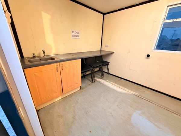 12 x 9 site office with kitchen unit 379583907