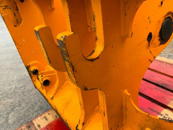 JCB TELEPORTER Q/FIT HEADSTOCK......716. 379602753