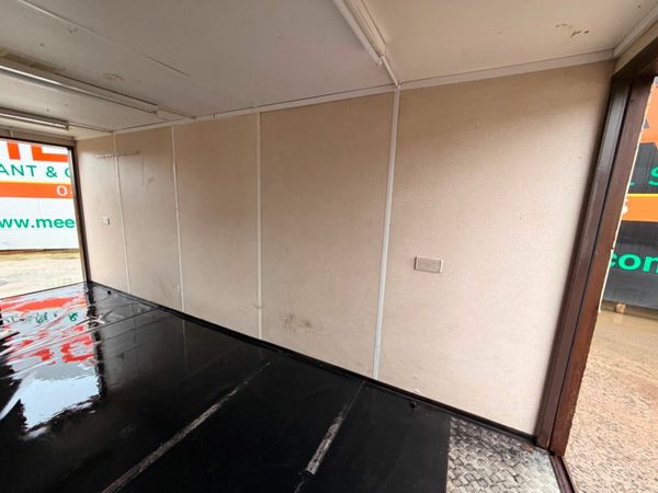 20 x 9 site office 379630957