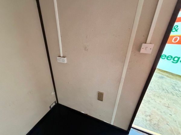 20 x 9 site office 379630959