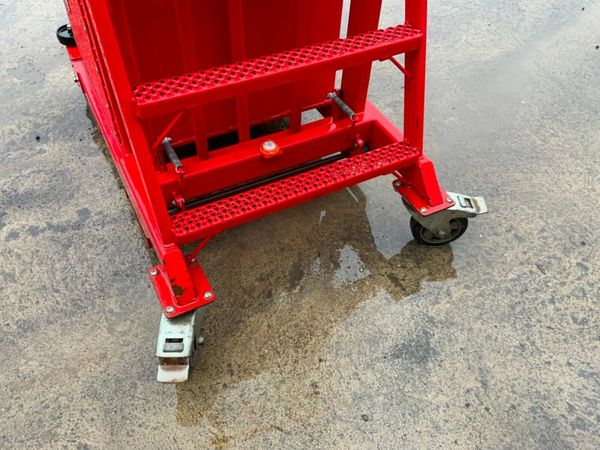 LAING SS130 ACCESS PODIUM PLATFORM.......4758v. 379868171