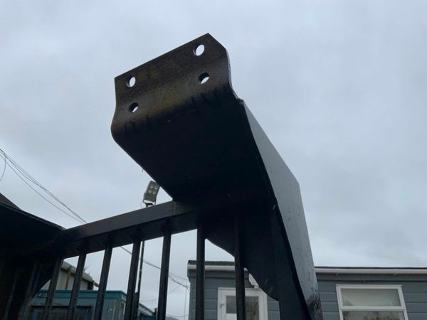 DEMOLITION CAB PROTECTION CAGE........8030. 379868204