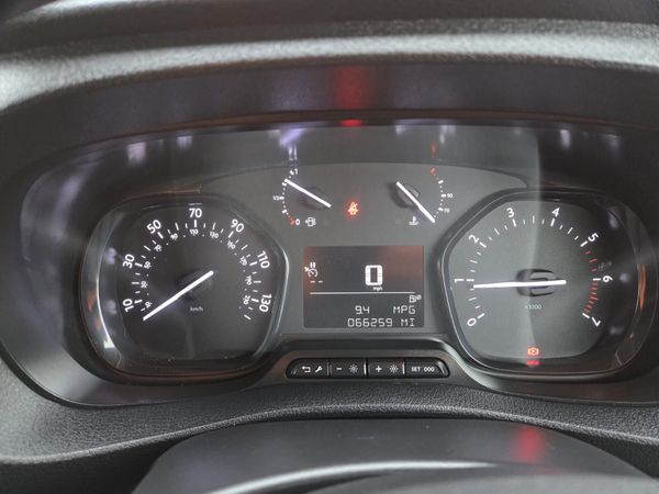 Vauxhall Vivaro Sport 379891650