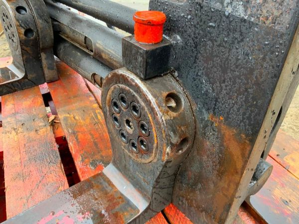 FORK POSITIONERS CLAMPING CARRIAGE....3325. 379897891