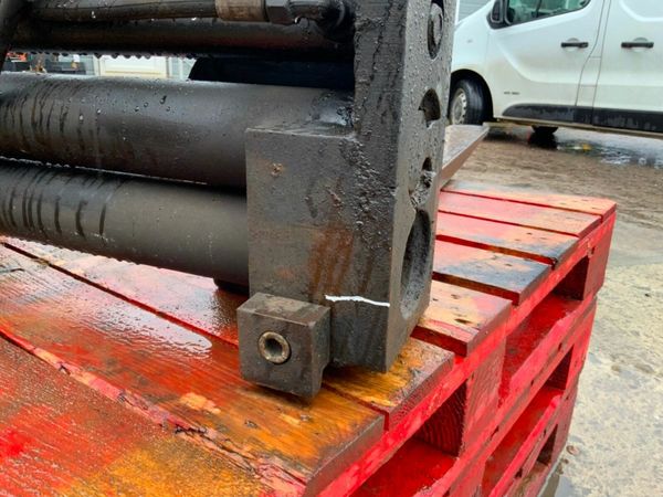 FORK POSITIONERS CLAMPING CARRIAGE....3325. 379897898