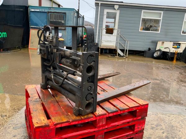 FORK POSITIONERS CLAMPING CARRIAGE....3325. 379897900