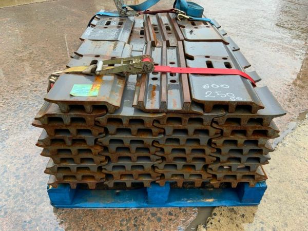 30/40 TONNETRACK PADS....600mm x 24mm......1222. 379970926