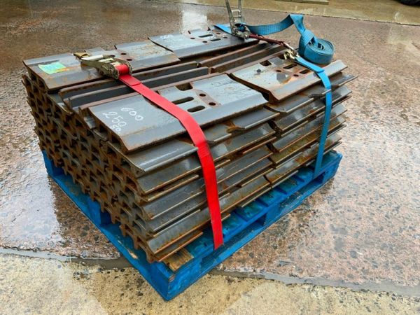 30/40 TONNETRACK PADS....600mm x 24mm......1222. 379970930