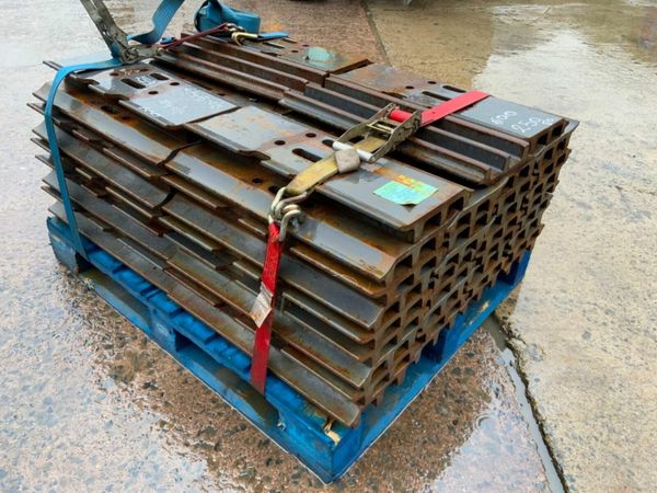 30/40 TONNETRACK PADS....600mm x 24mm......1222. 379970932