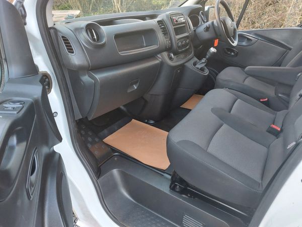 Renault Trafic 212 LWB 2.0L...Like NEW Condition 379973295