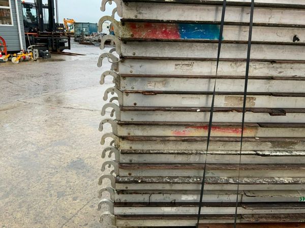 2400mm ALUMINIUM STAGING BOARDS..........2400. 379974941