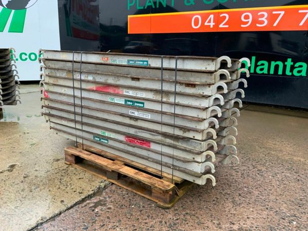 1900mm ALUMINIUM STAGING PLATFORM......1900. 379974947