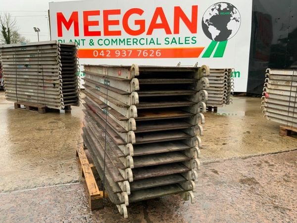 1900mm ALUMINIUM STAGING PLATFORM......1900. 379974956