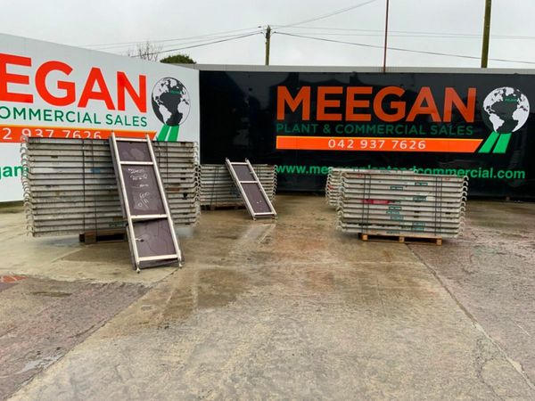 1900mm ALUMINIUM STAGING PLATFORM......1900. 379974957