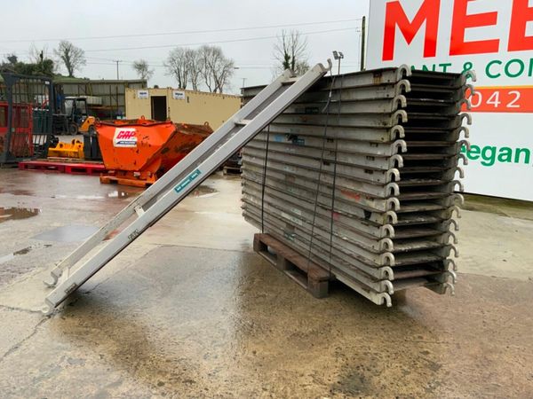 2400mm ALUMINIUM STAGING BOARDS..........2400. 379974932