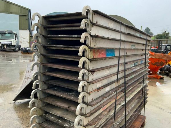2400mm ALUMINIUM STAGING BOARDS..........2400. 379974939