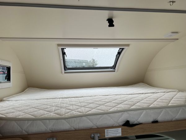 2025 Ford Roller Team 6 Berth - 6 Belts 3500KG 380041081