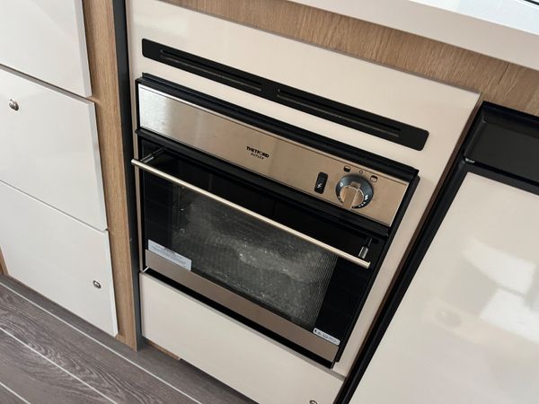 2025 Ford Roller Team 6 Berth - 6 Belts 3500KG 380041085