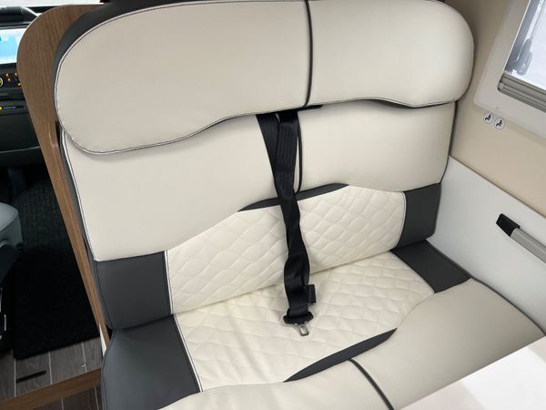 2025 Ford Roller Team 6 Berth - 6 Belts 3500KG 380041087