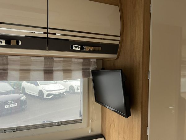 2025 Ford Roller Team 6 Berth - 6 Belts 3500KG 380041093