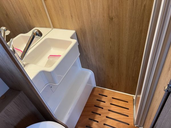 2025 Ford Roller Team 6 Berth - 6 Belts 3500KG 380041099