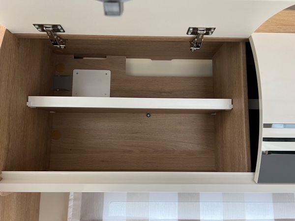 2025 Ford Roller Team 6 Berth - 6 Belts 3500KG 380041101