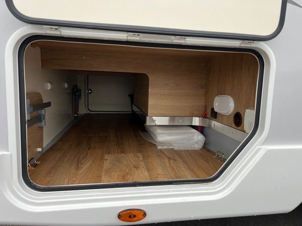 2025 Ford Roller Team 6 Berth - 6 Belts 3500KG 380041114