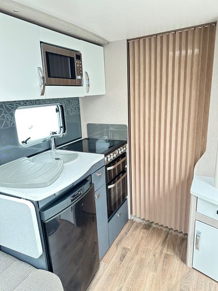 ✨STUNNING SWIFT ECCLES 4 BERTH ISLAND BED✨ 380030569