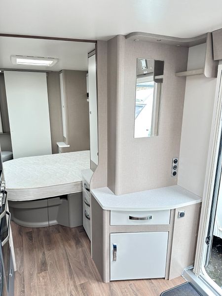 ✨STUNNING SWIFT ECCLES 4 BERTH ISLAND BED✨ 380030570