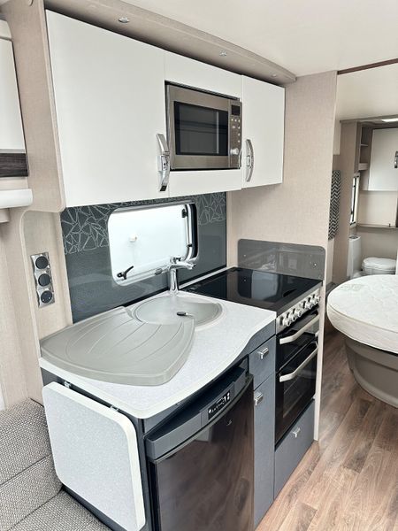 ✨STUNNING SWIFT ECCLES 4 BERTH ISLAND BED✨ 380030572