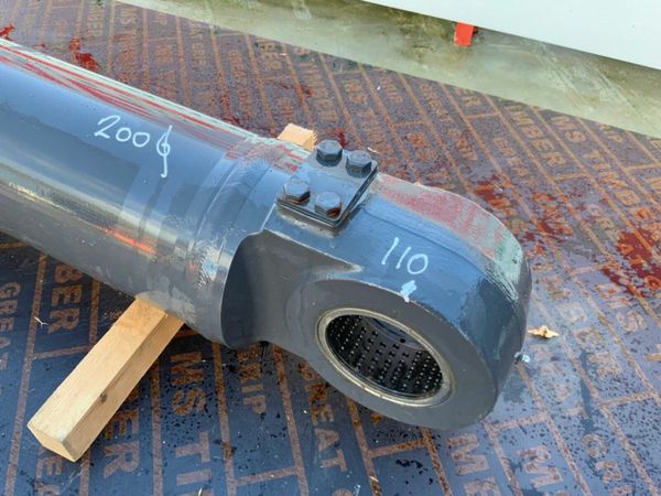 UNUSED CASE WX218 CYLINDER......CNH 84528020. 380167377