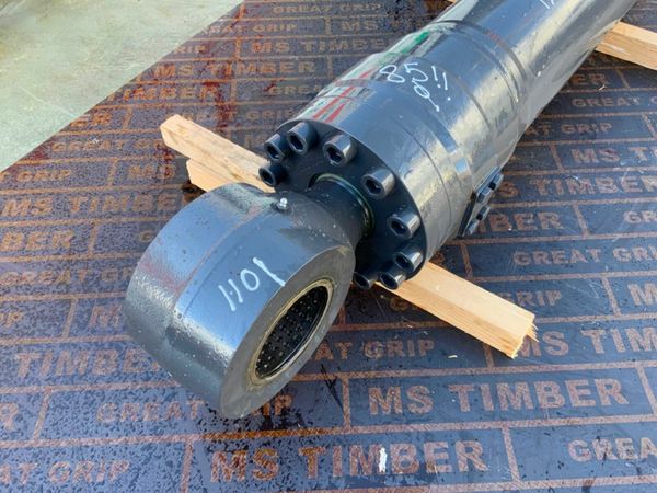 UNUSED CASE WX218 CYLINDER......CNH 84528020. 380167380