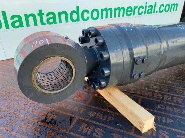 UNUSED CASE WX218 CYLINDER......CNH 84528020. 380167382
