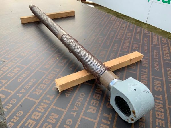 UNUSED CASE WX168 CYLINDER ROD.....84550118. 380131349