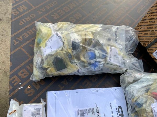 UNUSED CASE LOADER HI FLOW KIT.........47704938. 380131370