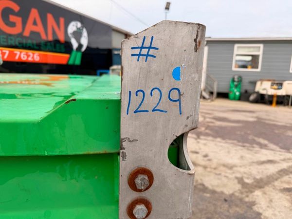 2023 DYMAC FUEL BOWSER ...2,650 litres .....1229 380242214