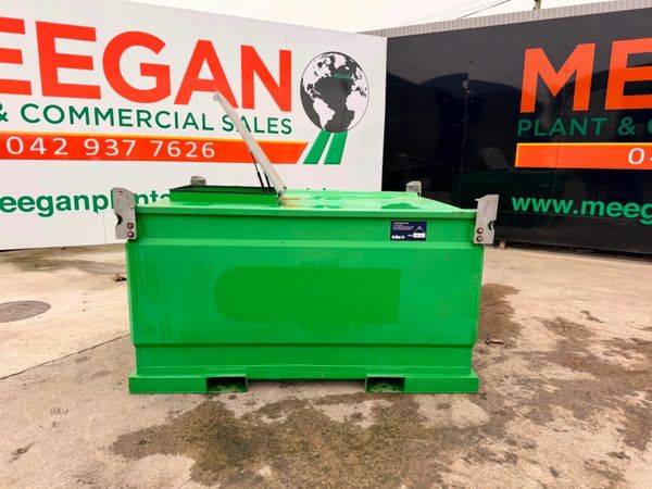 2023 DYMAC FUEL BOWSER ...2,650 litres .....1229 380242217