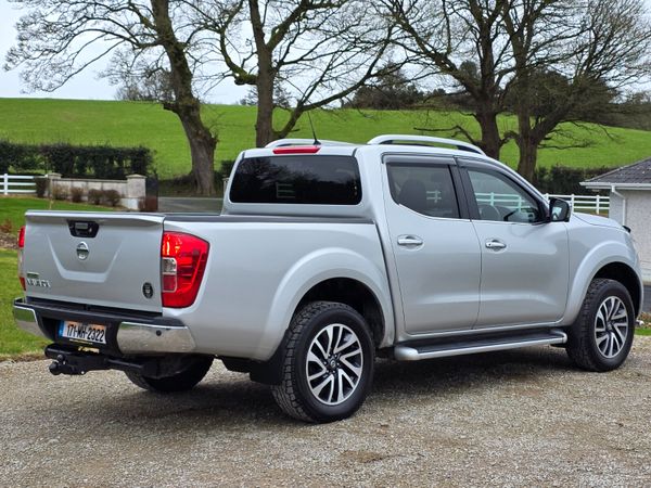 Nissan Navara 2017 380265358
