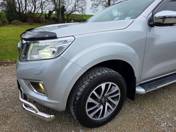 Nissan Navara 2017 380265385