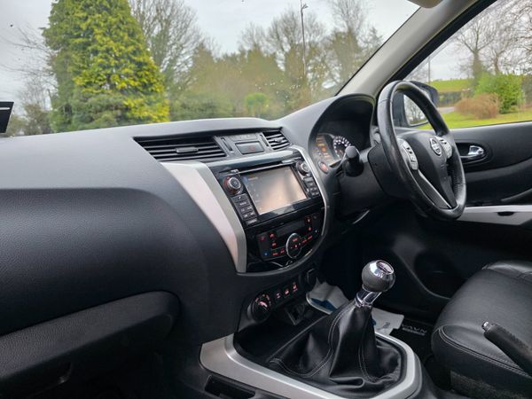 Nissan Navara 2017 380265386