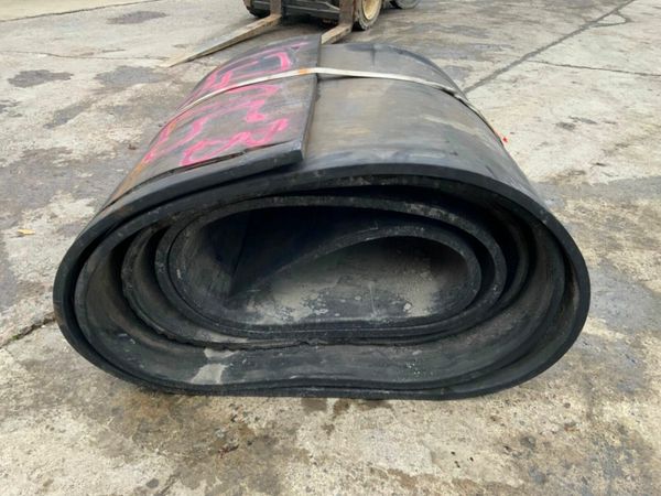 47" WIDE RUBBER MATTING....CUBICLE MATS....4725b. 380290342