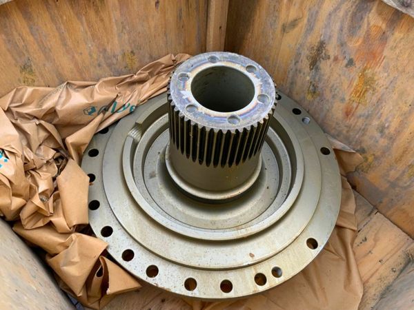 UNUSED D150C DOZER SPINDLE GEAR..87452186. 380297746